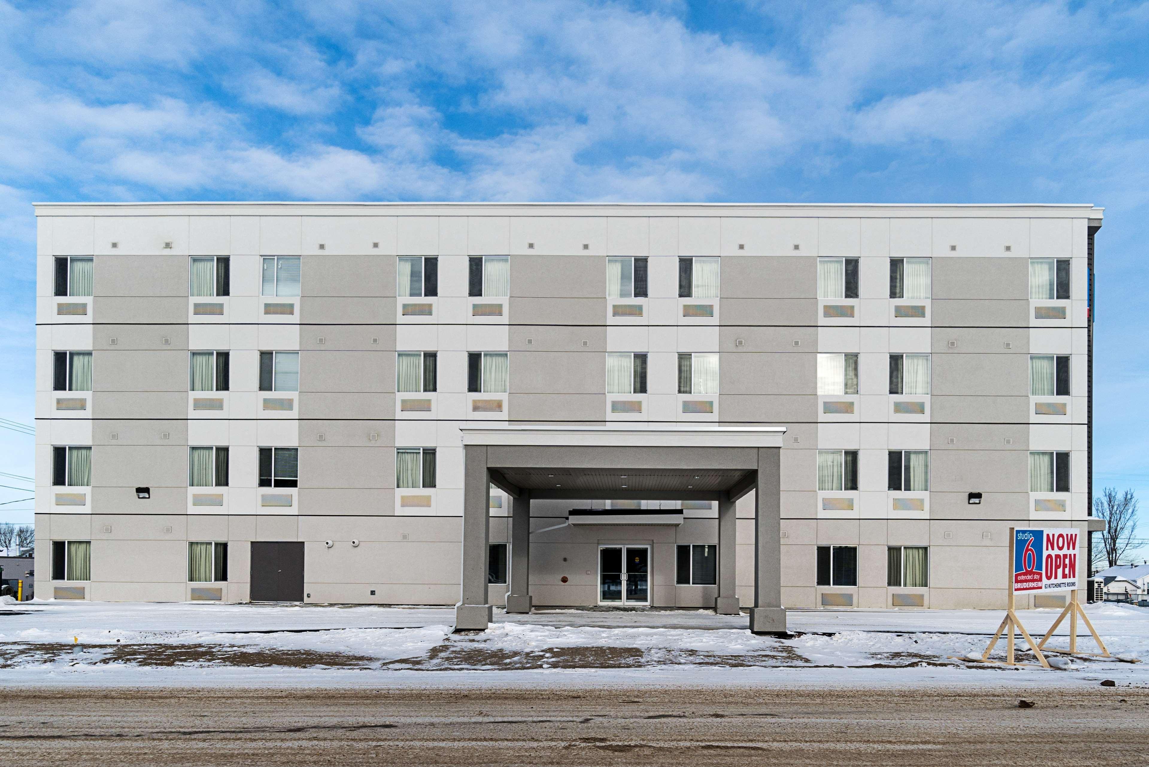 Studio 6-Bruderheim, Ab Exterior photo